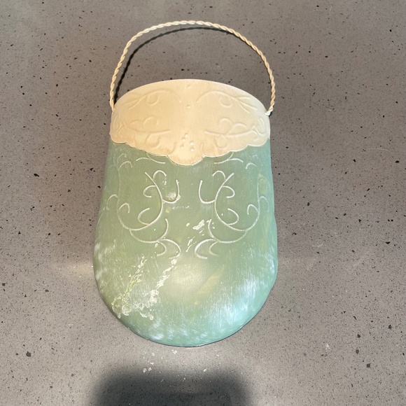Other - Vintage metal wall hanging basket